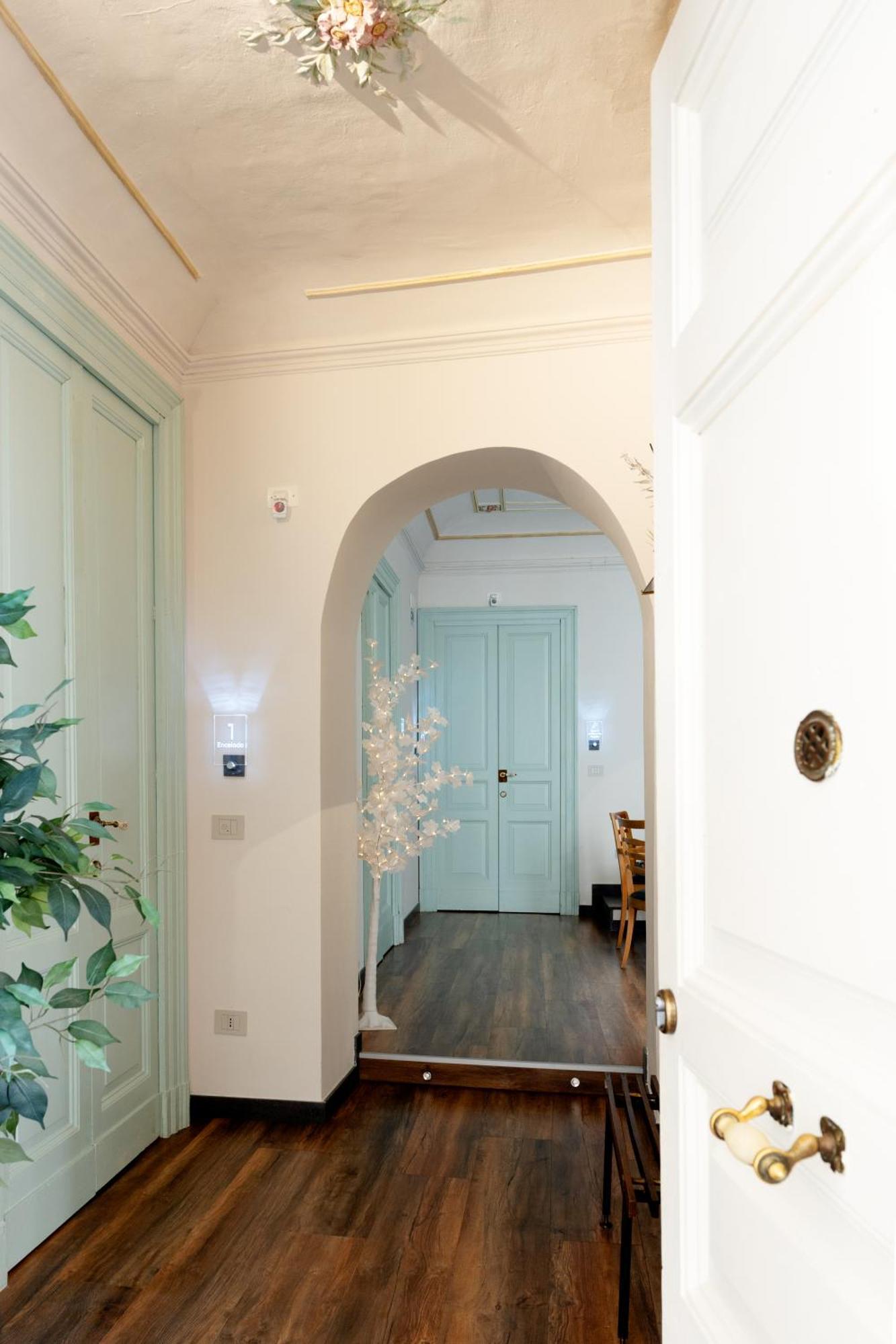 Holiday Lux Boutique Room カターニア エクステリア 写真